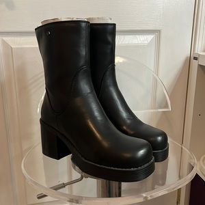 Vintage y2k somethin’ else from sketchers chunky boots